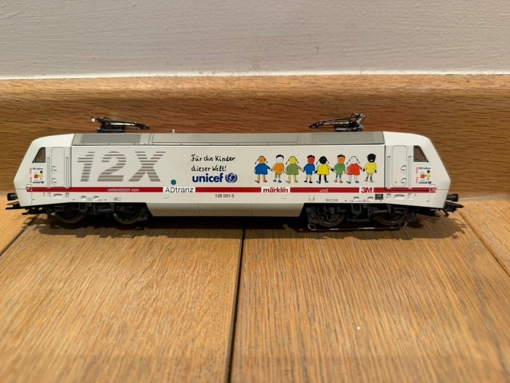 Märklin HO UNICEF, tout nouveau 34382 numérique, Analogique, Enlèvement ou Envoi, Courant alternatif, Locomotive