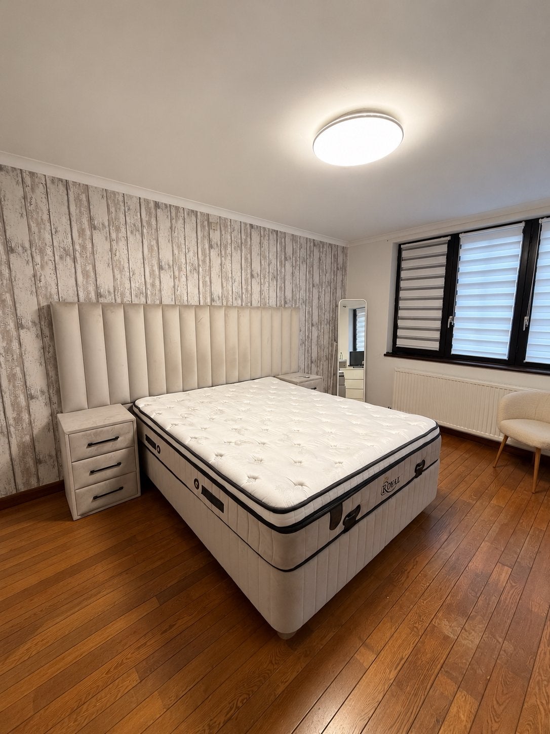 Lit double 140x200 avec matelas Royal et coffre de rangement, Enlèvement, Utilisé, Beige, 200 cm
