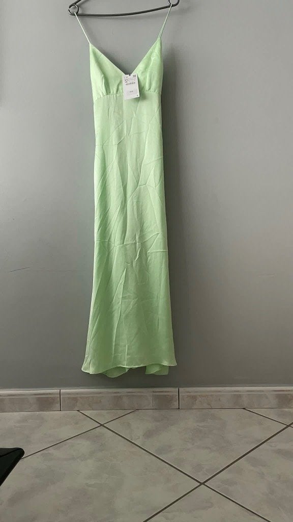 Nieuw ZARA jurk zonder rug lang groen elegant XS, Kleding | Dames, Zara, Nieuw, Ophalen of Verzenden, Maat 34 (XS) of kleiner
