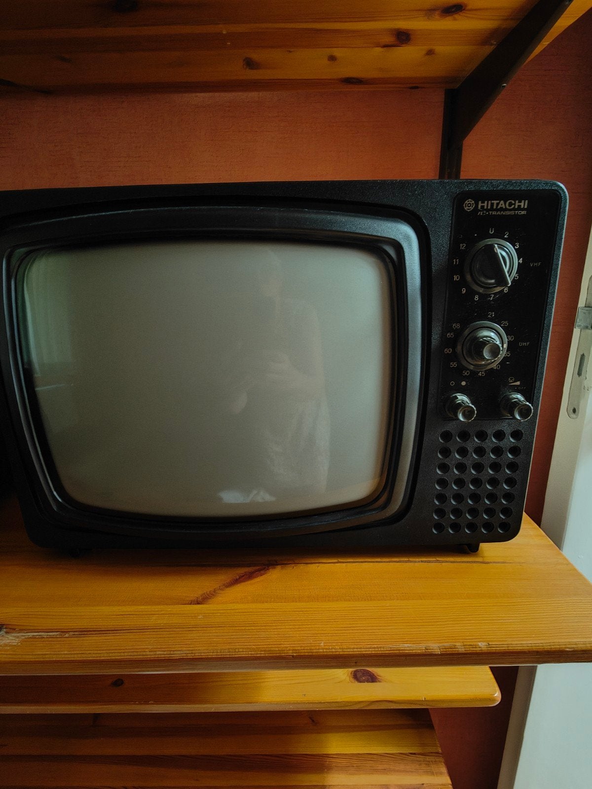 Draagbare tv van het merk Hitachi, Ophalen