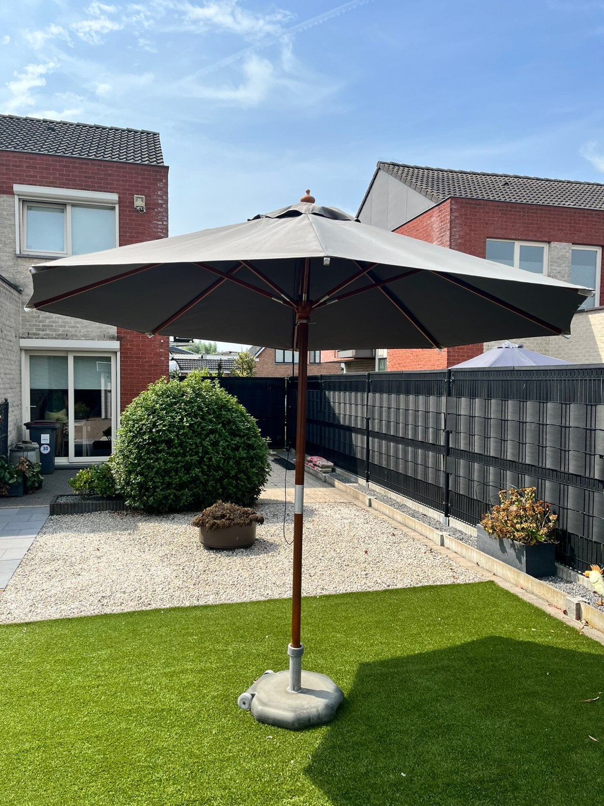 Zonne parasol diam 2,85m incl voet, Ophalen, Zo goed als nieuw, 2 tot 3 meter, Stokparasol