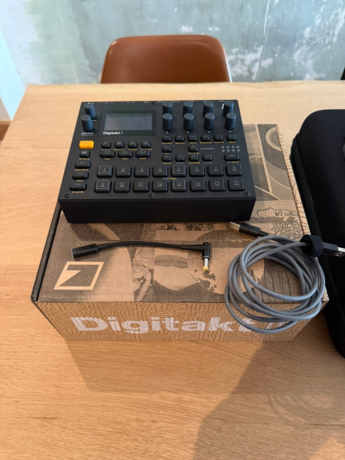 Elektron Digitakt 2 + Carry Case + Exta voeding, Ophalen, Zo goed als nieuw