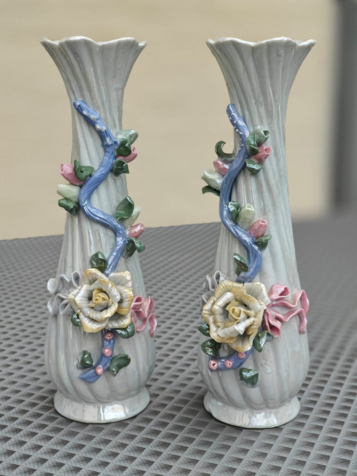 Set van 2 vintage lusterware vaasjes met 3D bloemen, Ophalen