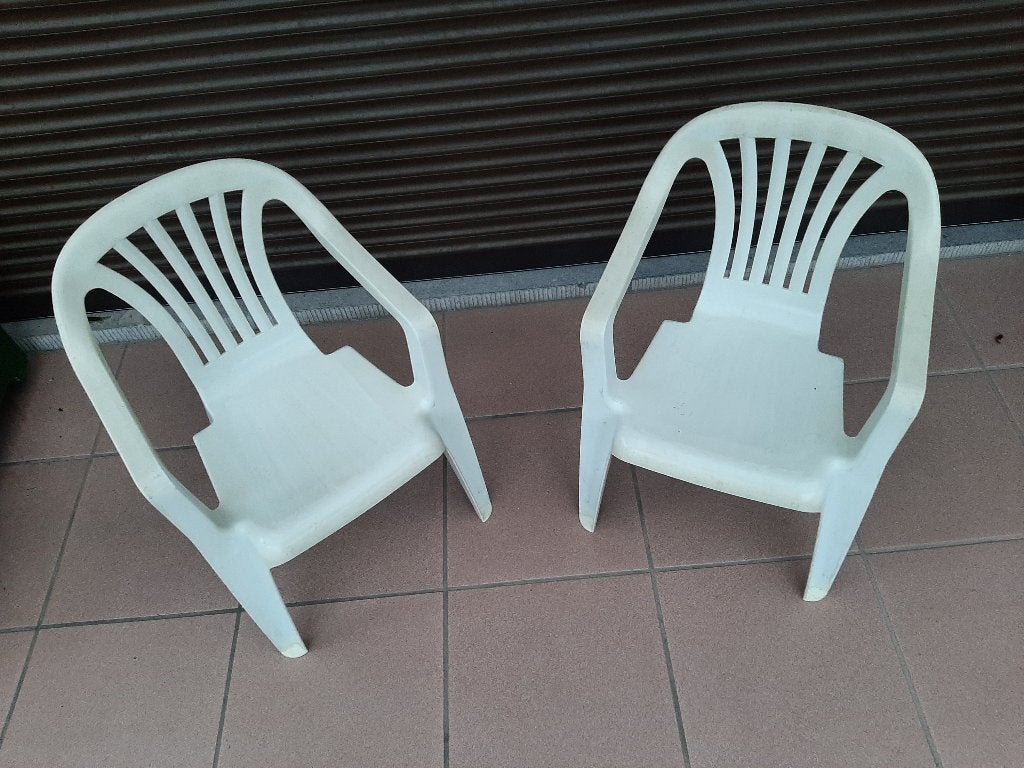 2 witte PVC kinder (tuin-)stoeltjes, Ophalen, Gebruikt, Overige typen