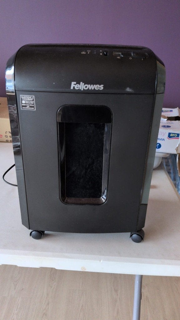 Déchiqueteuse de papier Fellowes 10M — 100€, Articles professionnels, Enlèvement ou Envoi, Utilisé, Autres types