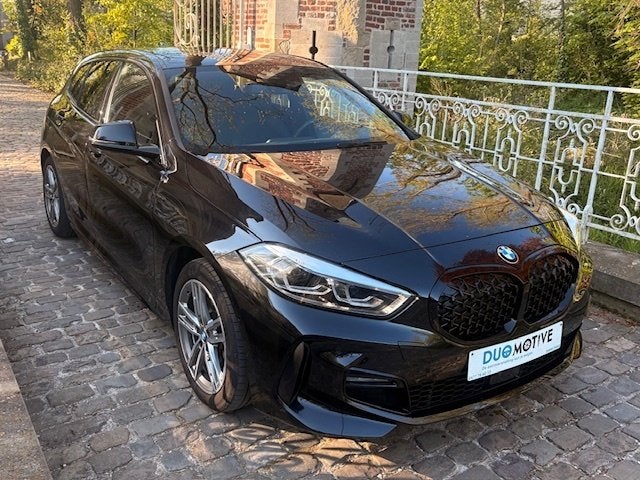 BMW 116i M-Sport Automaat 23950€, Auto's, 1 Reeks, 1498 cc, Zwart, Leder