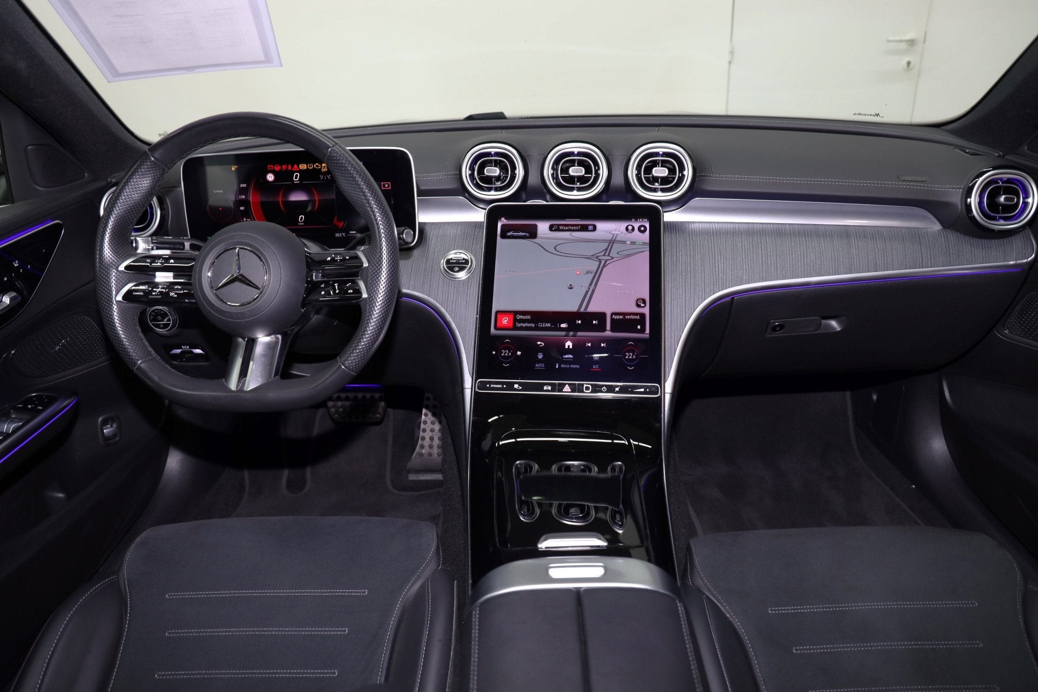 Mercedes-Benz C 180 Benzine:Mild-Hybrid AMG-line Memory LED, 4 deurs, Achterwielaandrijving, Gebruikt, Zwart