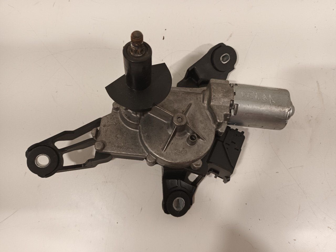 Ruitenwissermotor achter Toyota Yaris, Onderdelen@venauto.nl, Van der Ven Autorecycling B.V., Gebruikt, Ettenseweg 76, 4706 PB Roosendaal, The Netherlands