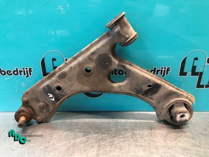 Draagarm links-voor van een Citroen Nemo (Nemo 08-), Gebruikt, -, Ophalen of Verzenden, -