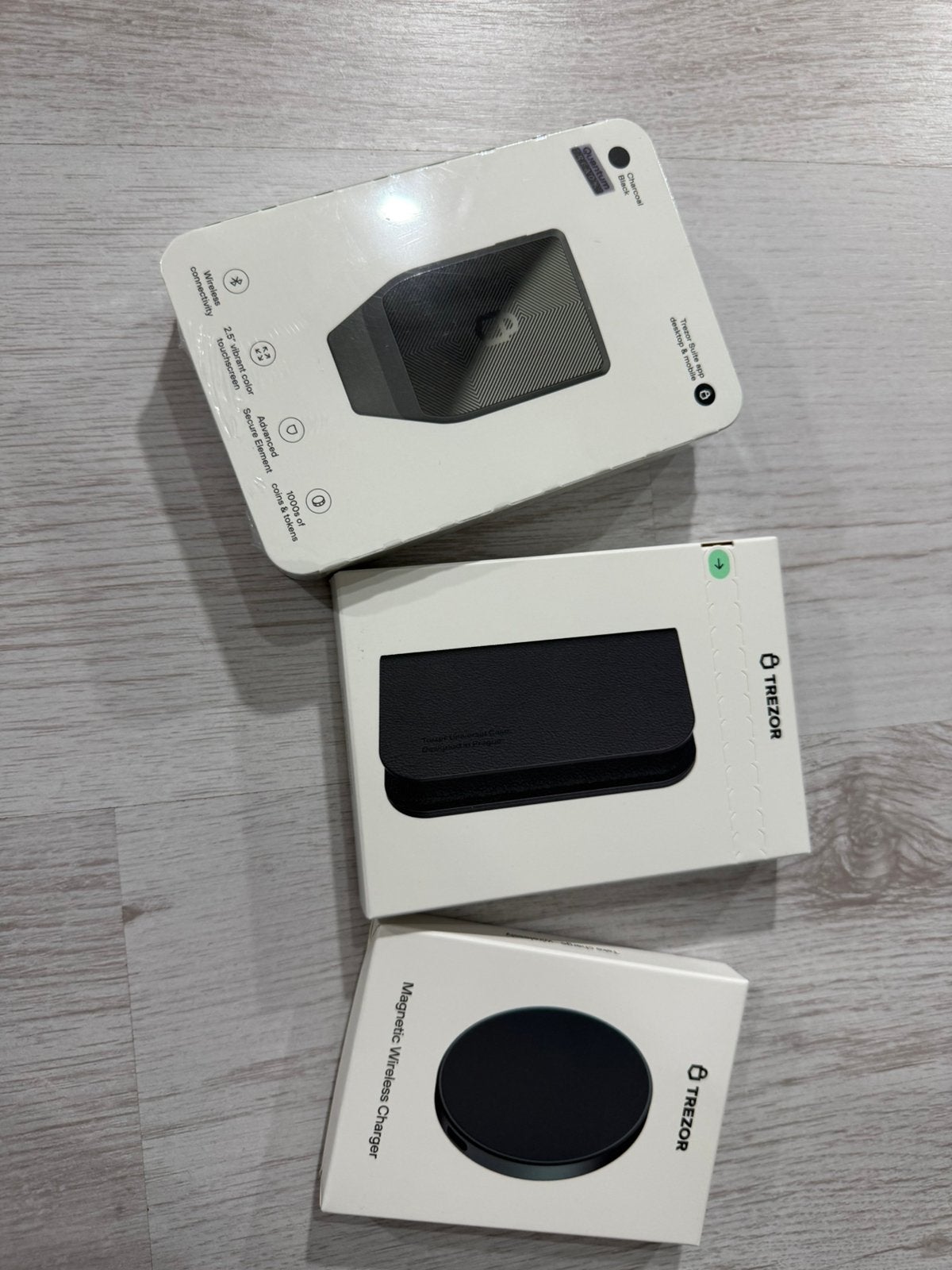 Trezor Safe 7 scellé + Étui universel + chargeur sans fil, Enlèvement ou Envoi, Neuf