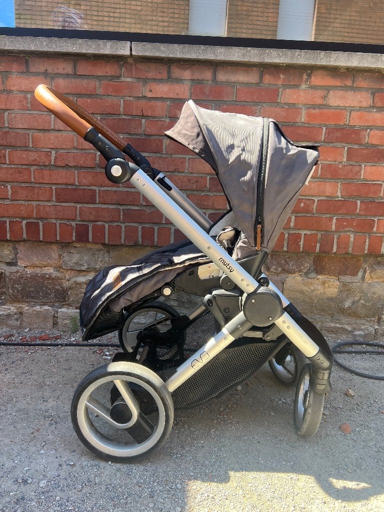 Complete wandelwagen Mutsy met draagmand en maxicosi, Kinderen en Baby's, Buggy's, Ophalen, Gebruikt, Overige merken, Verstelbare rugleuning