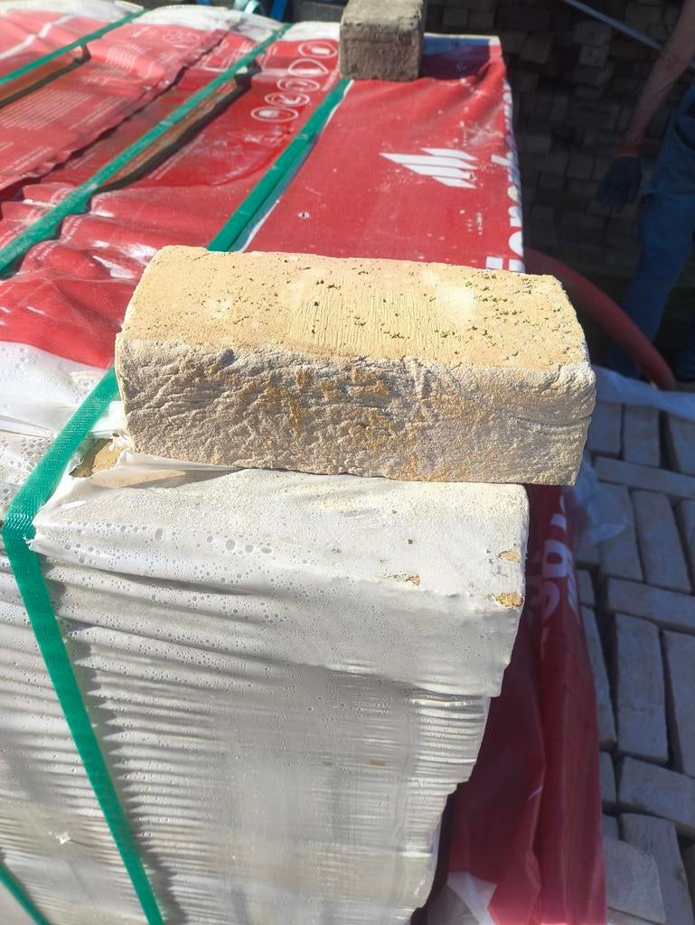 Facade steen-strobloem, Ophalen