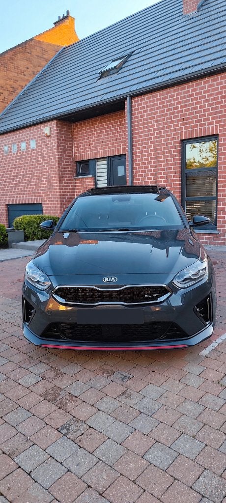 Kia ProCeed GT 1.6 T-GDi 204 pk DCT — volledige opties, Zwart, 4 cilinders, Alcantara, 1900 kg