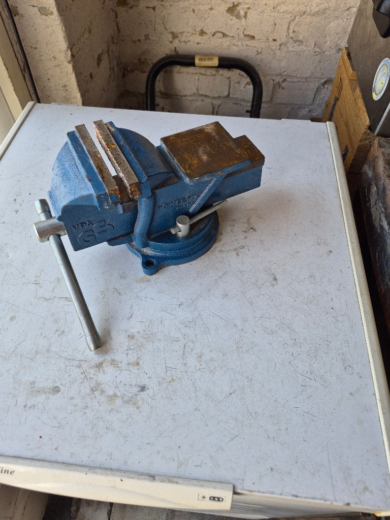 Gereedschap werkmateriaal bankschroef, Doe-het-zelf en Bouw, Ophalen of Verzenden, Gebruikt, Bankschroef