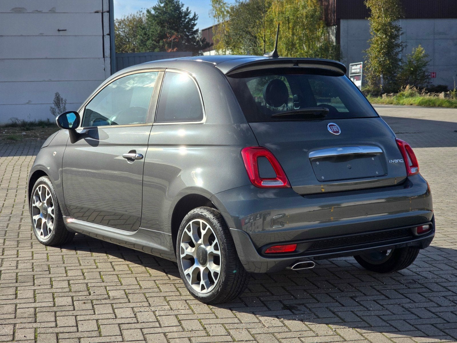 Fiat 500s hybrid bj2021 met 14.780km inc 12m garantie, Auto's, Euro 6, Bedrijf, Hybride Elektrisch/Benzine, Sportstoelen