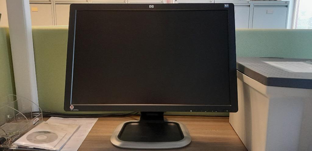 Computerscherm / monitor 24 inch, Computers en Software, Monitoren, Gebruikt, Ingebouwde speakers, In hoogte verstelbaar, Draaibaar