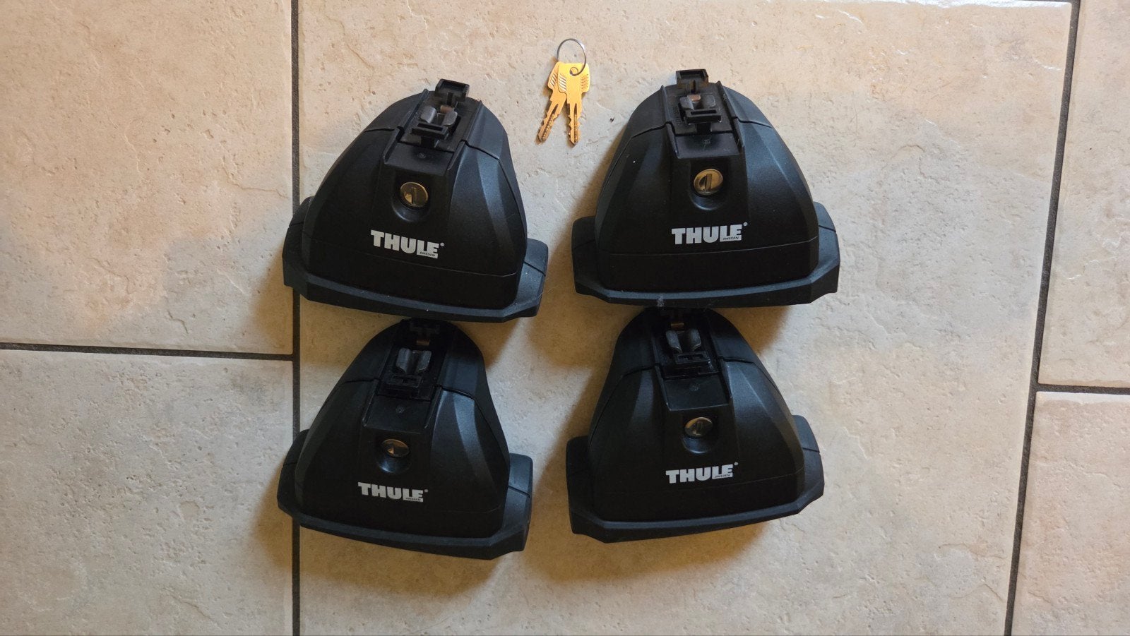 Voetenset dakdragers Thule Rapid System 753 + XT kit 3089, Auto diversen, Dakdragers, Ophalen, Zo goed als nieuw