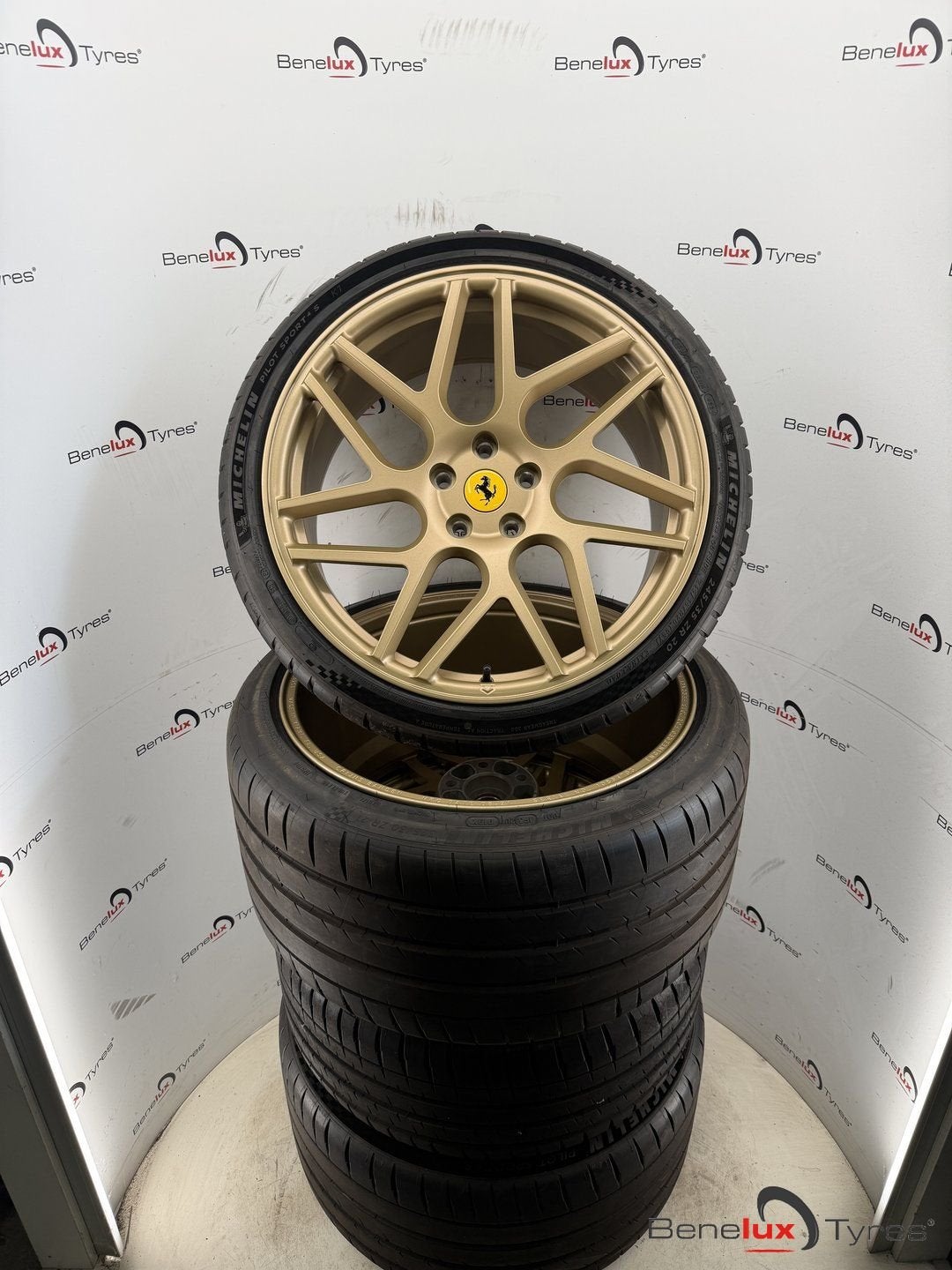 Ferrari Roma Purosangue Portofino FF F8 F12 812 488 458 296, Gebruikt, -, -, Vossen