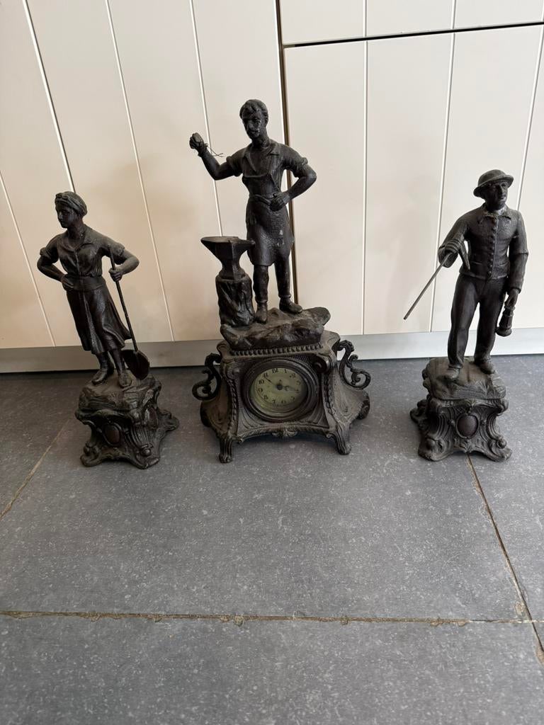 Antieke schouwgarnituur, Ophalen
