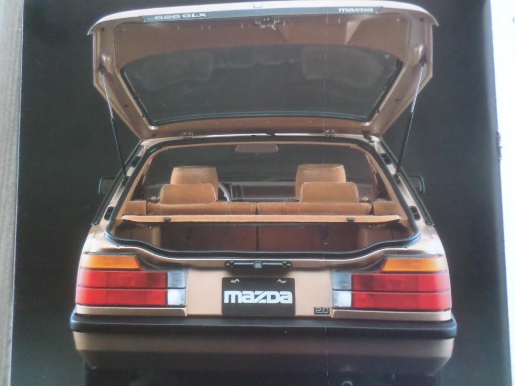 Brochure de la Mazda 626 4 et 5 portes et coupé 1983, Livres, Autos | Brochures & Magazines, Enlèvement ou Envoi, Mazda