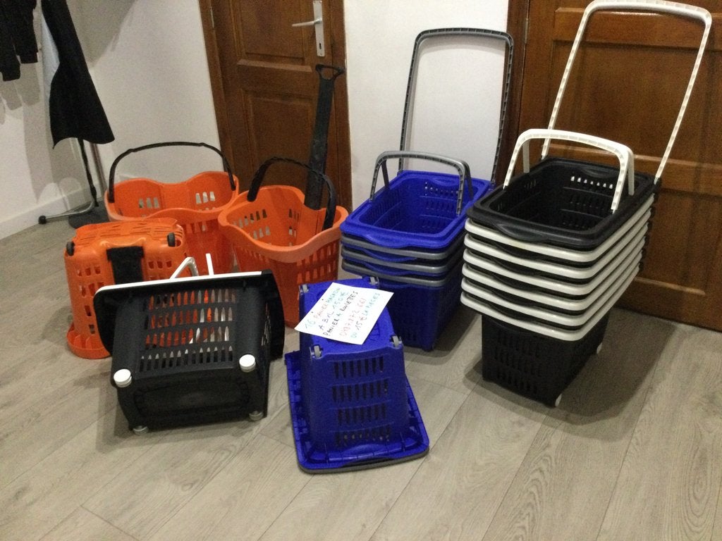 16 panier magasin à Bxl 150€, Articles professionnels, Enlèvement