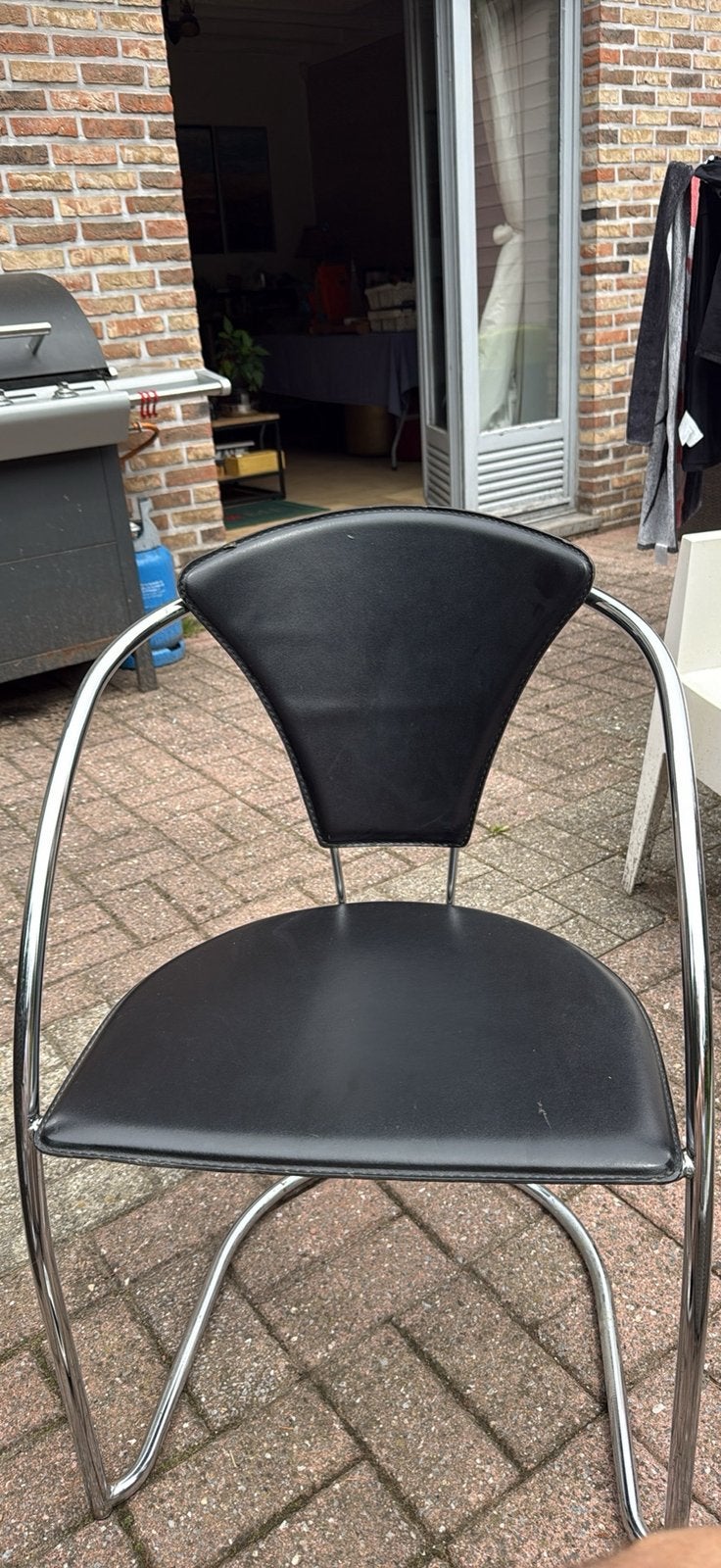 4 chaises moderne a vendre, Ophalen, Zo goed als nieuw, Zwart, Leer