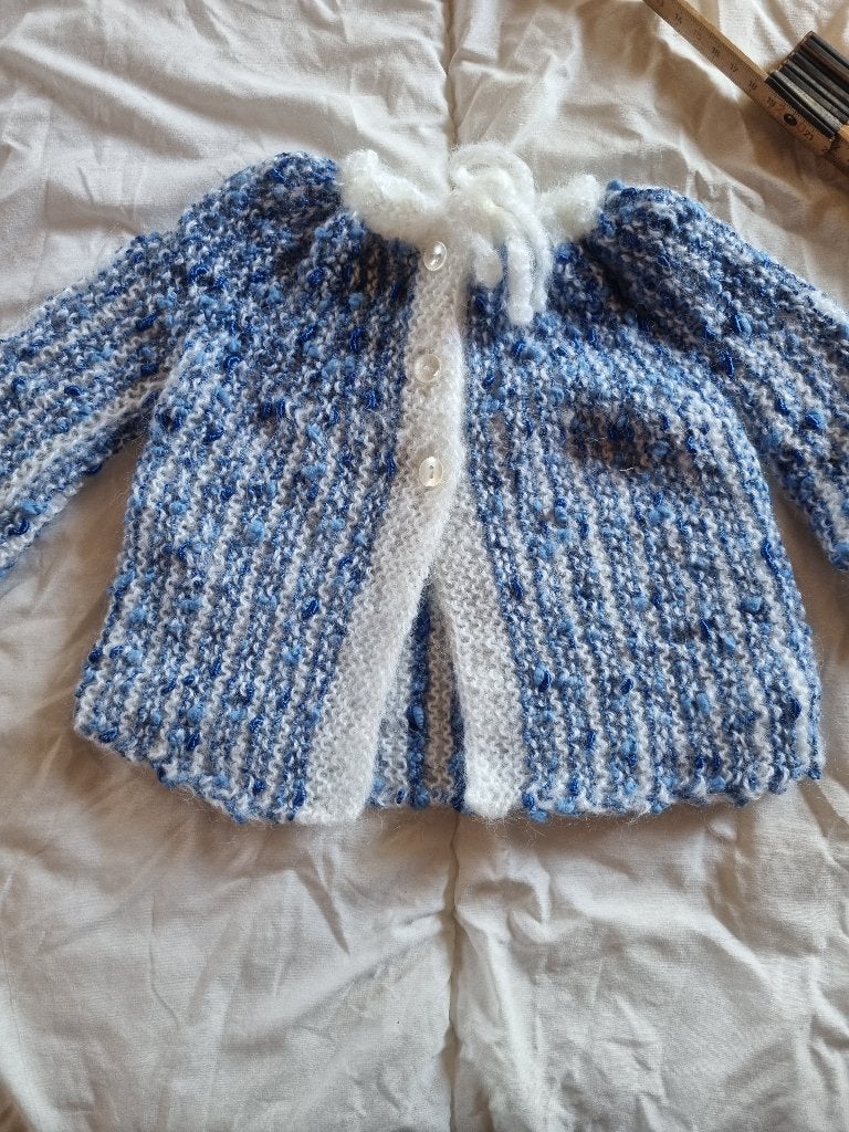 Handwerk.   Gebreid vestje voor baby, Kinderen en Baby's, Babykleding | Maat 62, Handgemaakt, Nieuw, Ophalen of Verzenden, Truitje of Vestje