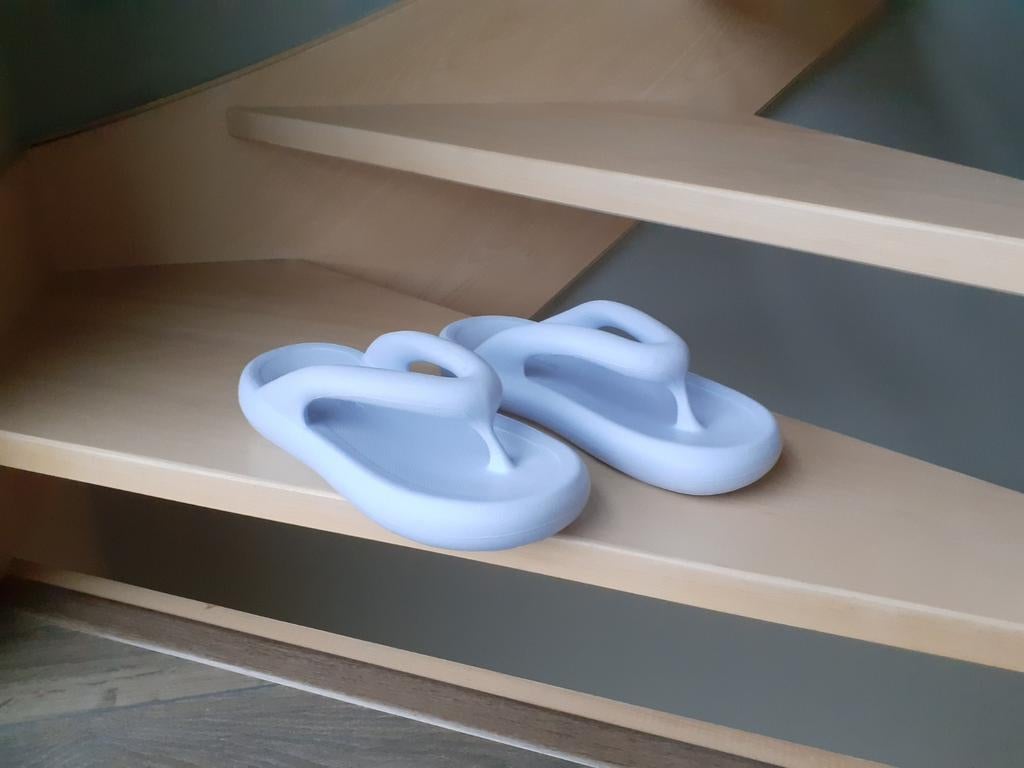 Tongs Axel Arigato - taille 41/42, Neuf, Enlèvement ou Envoi, Axel Arigato, Bleu