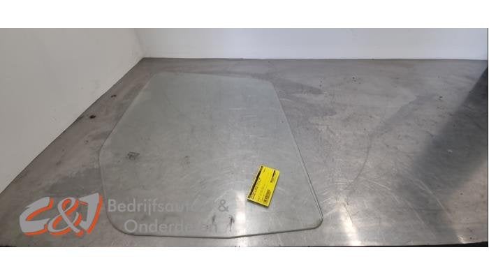 Vitre portière 4portes avant droite d'un Mercedes Sprinter, Autos : Pièces & Accessoires, Vitres & Accessoires, Mercedes-Benz