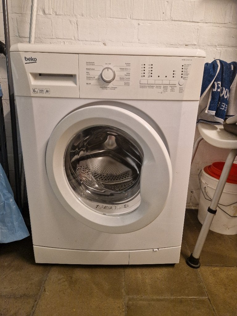 Te koop: Compacte Beko Wasmachine (6 kg / 1400 tpm), Elektronische apparatuur, Ophalen, 1200 tot 1600 toeren, Gebruikt, Minder dan 85 cm