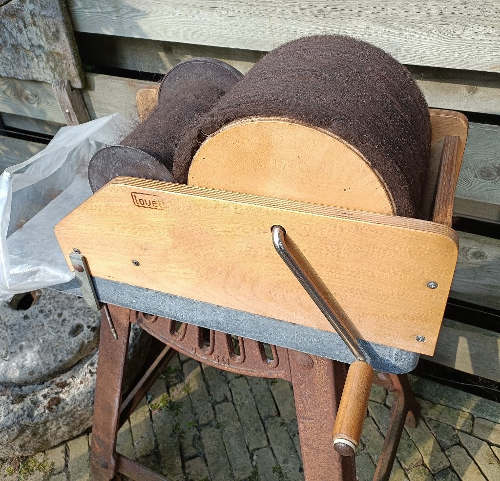 Carder en laine LOUET grand modèle 19 cm de large (2), Enlèvement ou Envoi, Utilisé, Autres types