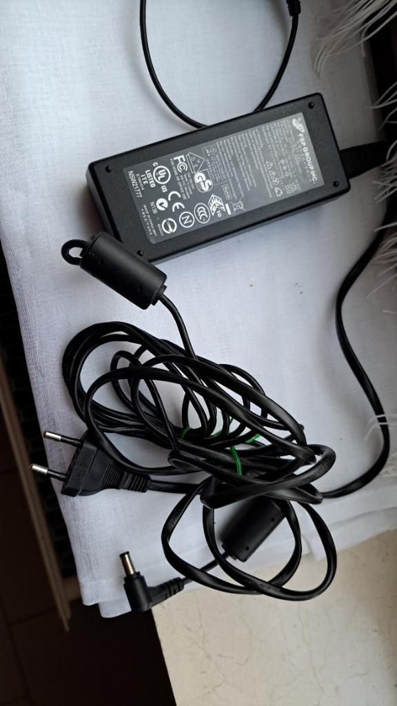 3 x adaptateur Secteur Alimentation Chargeur 12V - 19V  (6)&, Enlèvement ou Envoi