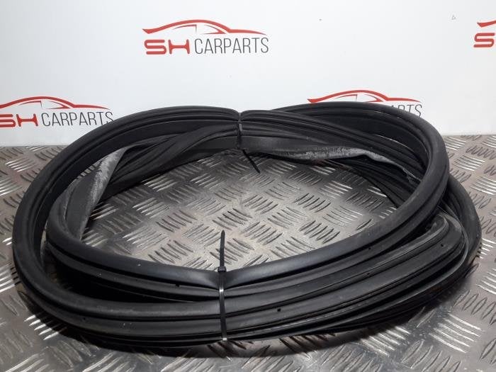 Joint caoutchouc portière 4portes arrière gauche d'un Merc, 3 mois de garantie, Utilisé, -, -