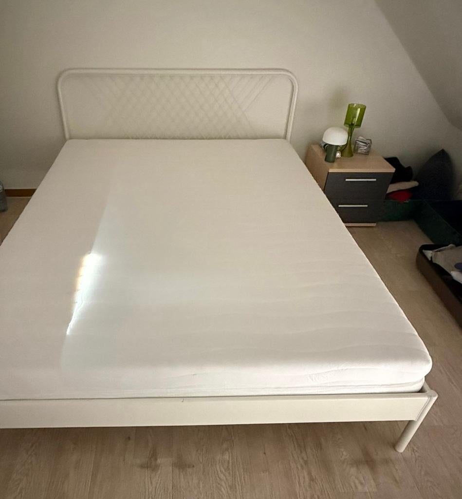 Cadre de lit blanc + sommiers à lattes + matelas ikea, Enlèvement, Comme neuf