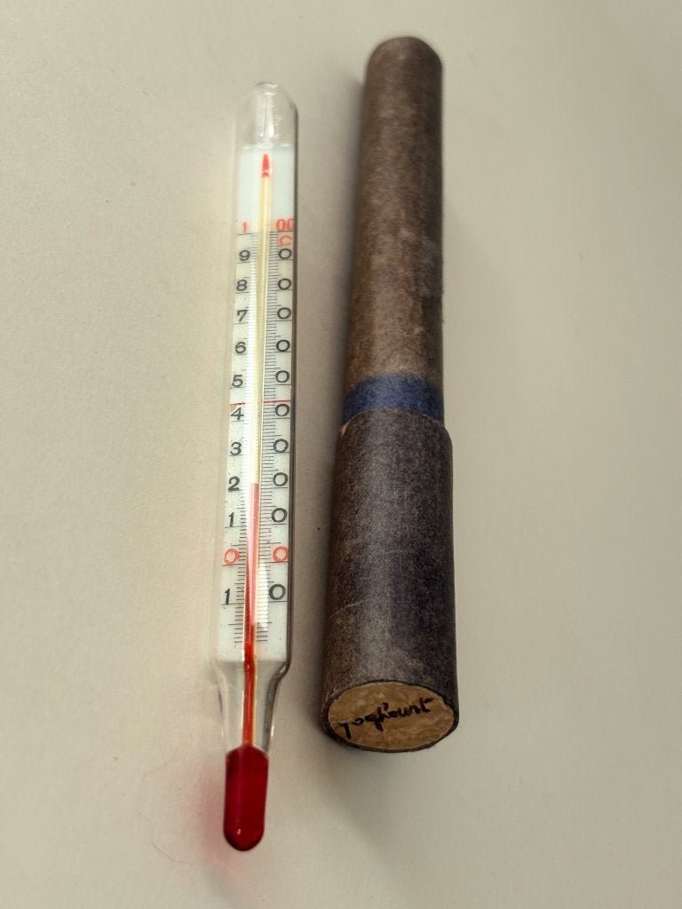 Thermomètre médical dans son étui de la Pharmacie Limbor, Enlèvement ou Envoi