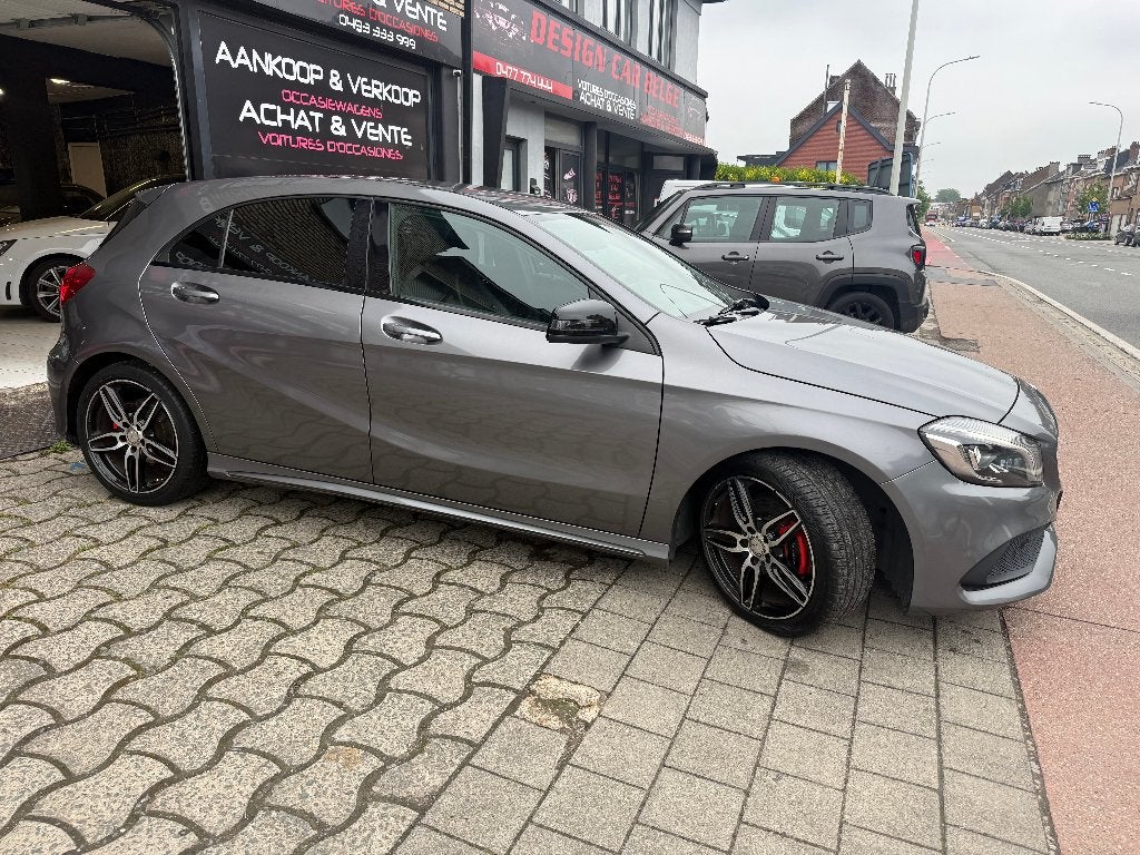 Mercedes A 180 Benzinepakket AMG*1e hoofdcarnet Mercedes*, Auto's, Mercedes-Benz, Euro 6, Navigatiesysteem, Bedrijf, Handgeschakeld
