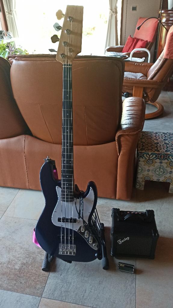 Basgitaar met versterker(s), Ophalen, Zo goed als nieuw, Basgitaar, Minder dan 50 watt