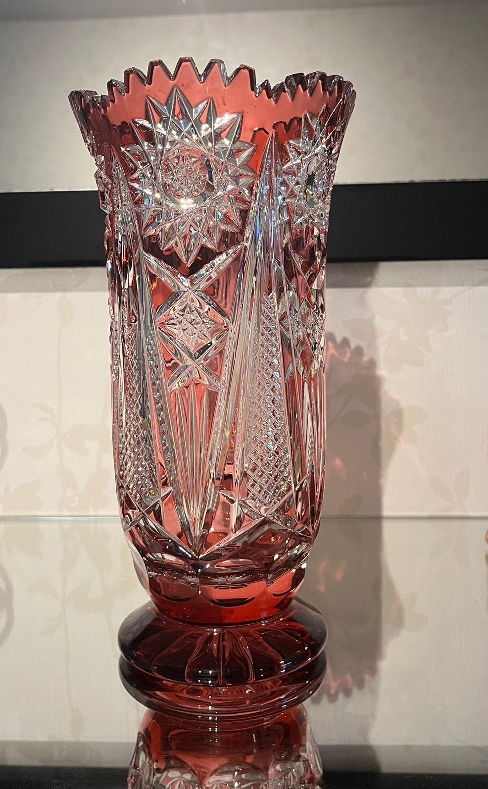 Magnifique vase en cristal rouge rubis, Enlèvement