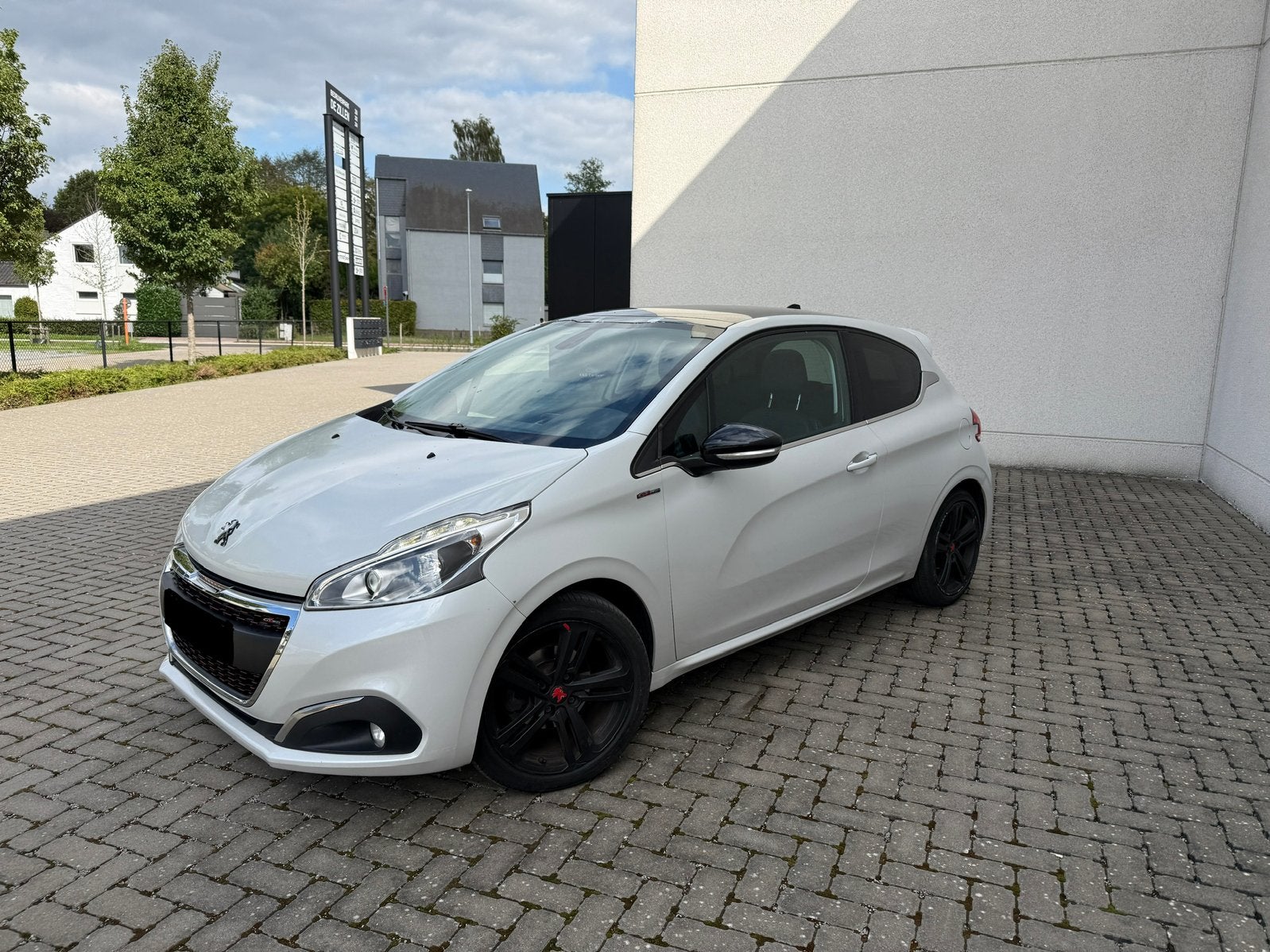 Peugeot 208 GT-Line | 1.2 Benzine | 2017 | 151xxx | gekeurd, Voorwielaandrijving, Leder en Stof, Wit, Bedrijf