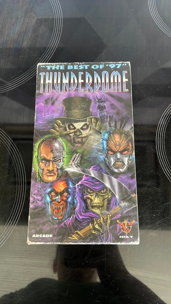 Thunderdome ‘the best of 97’, Enlèvement, Comme neuf