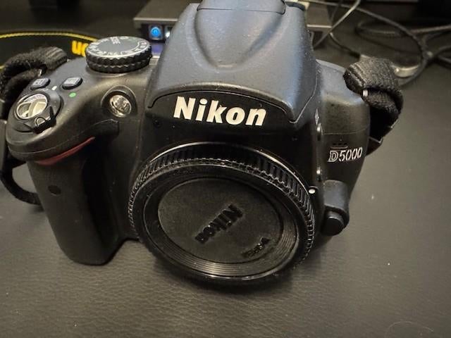 Nikon D5000 + 18-55mm kitlens, Audio, Tv en Foto, Fotocamera's Digitaal, Ophalen, Zo goed als nieuw, Nikon, Minder dan 4 keer