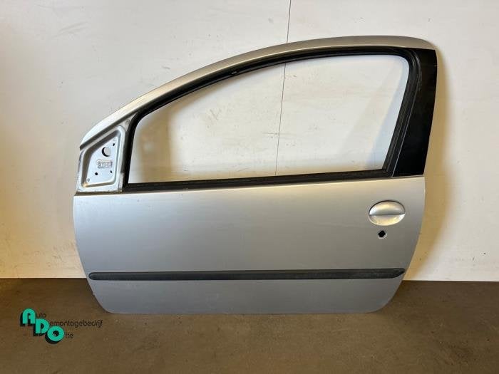Portière 2portes gauche d'un Peugeot 107 (107 05-) (KTB), -, 3 mois de garantie, Utilisé, Porte