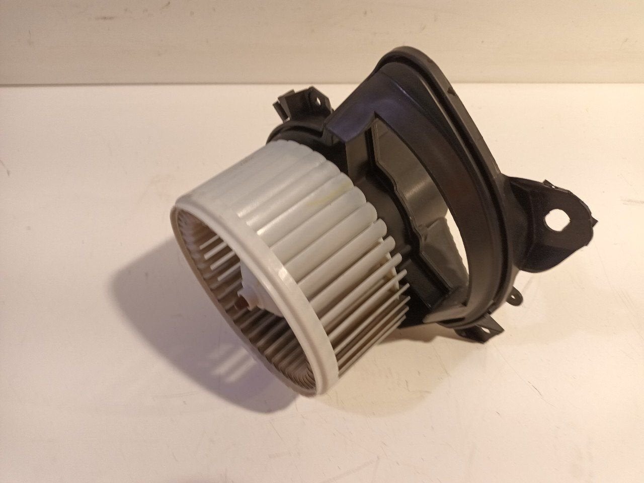 Kachel ventilator motor Opel Combo, Onderdelen@venauto.nl, Van der Ven Autorecycling B.V., Ettenseweg 76, 4706 PB Roosendaal, The Netherlands
