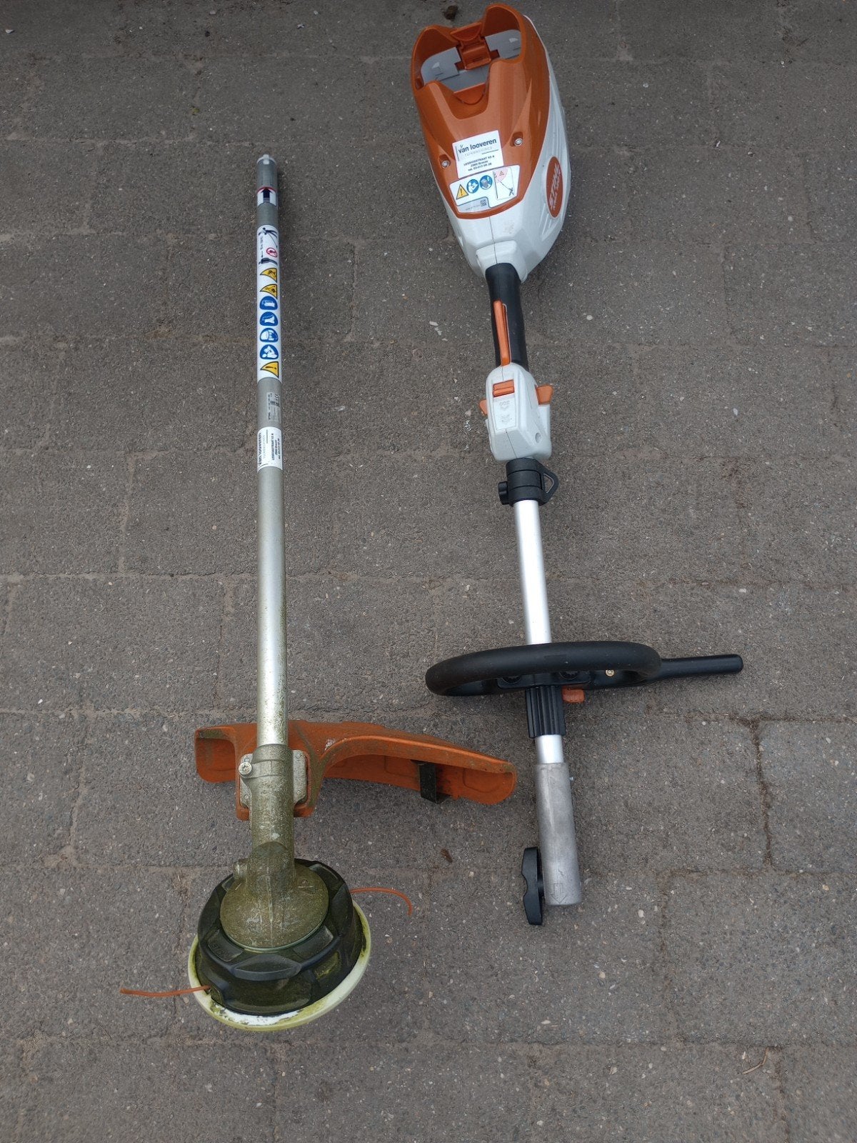 combimotor met bosmaaier, Enlèvement