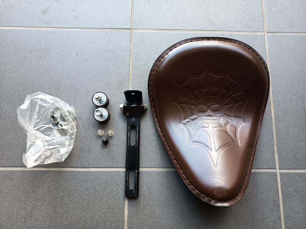 Selle moto Custom, Enlèvement