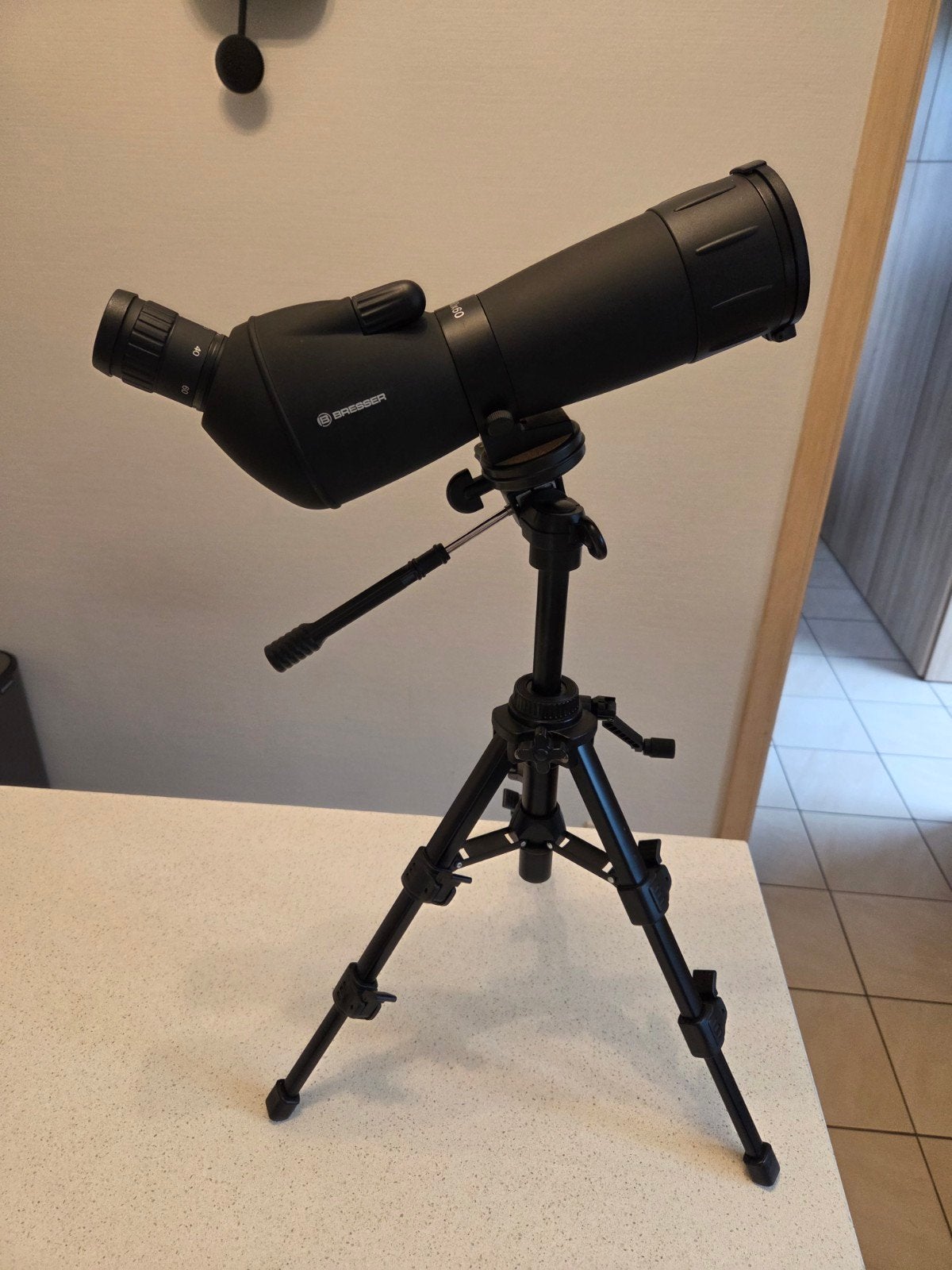longue vue Bresser Travel 20-60x60, TV, Hi-fi & Vidéo, Enlèvement ou Envoi, Comme neuf, Moins de 80 mm, Avec trépied