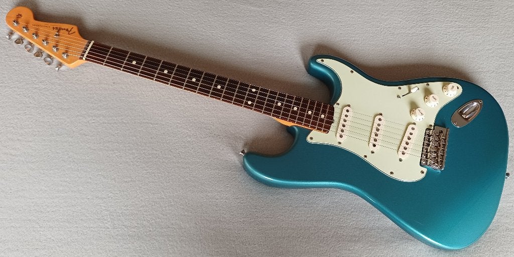 Fender Stratocaster Classic 60 Lake Placid Blue, Musique & Instruments, Instruments à corde | Guitares | Électriques, Comme neuf