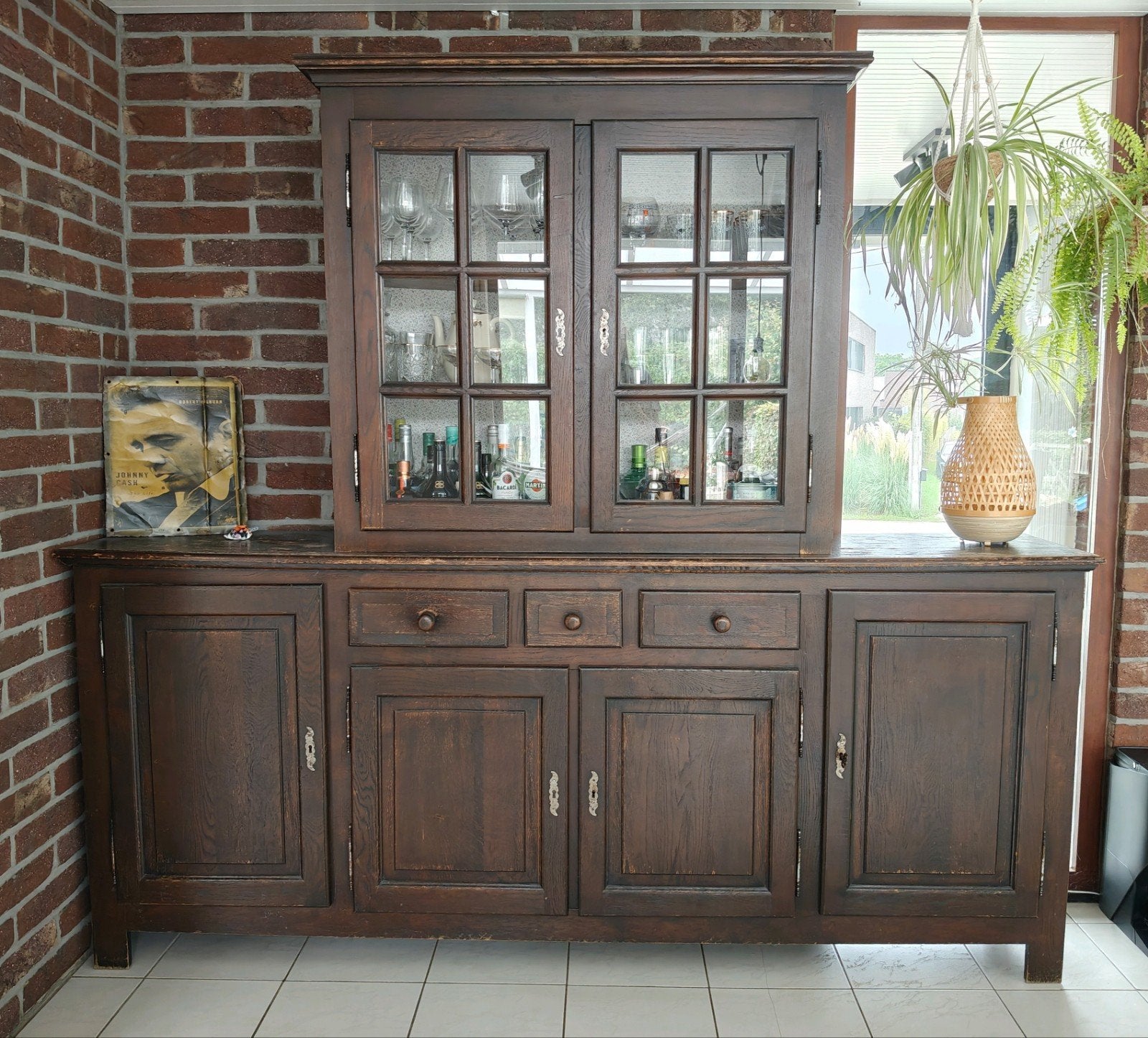 Vintage buffetkast, vol hout, met vitrine. Kast, Vitrinekast, Huis en Inrichting, Gebruikt, 200 cm of meer, Met lade(s), Overige houtsoorten