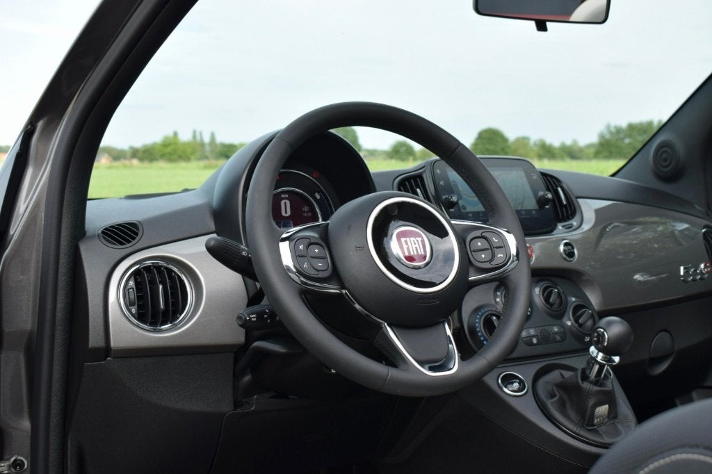 Fiat 500C 1.0 Hybrid Dolcevita Cabriolet, Rood dak/CarPlay, Voorwielaandrijving, 4 zetels, Cabriolet, Bedrijf