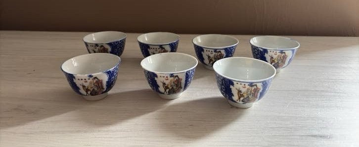 Tasses à saké en porcelaine Longevity & Figures 7 pièces, Enlèvement ou Envoi